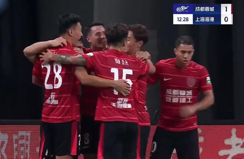 王4被打爆了！杨世元太鲁莽了，成都双杀海港登顶 光头黔驴技穷了